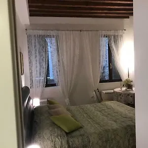 https://carina-house.hotelinveneto.com
